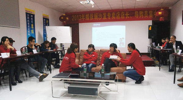 蝶依斕金牌店長導(dǎo)購培訓(xùn)班現(xiàn)場PK演練